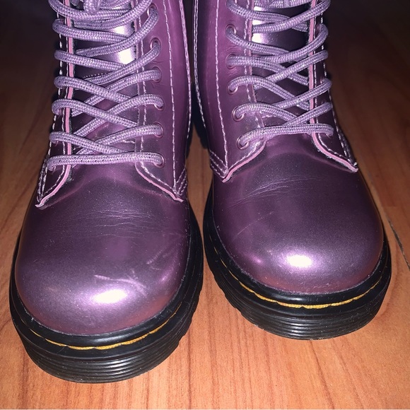 Dr. Martens Kids Boots in Metallic Purple - Picture 10 of 16